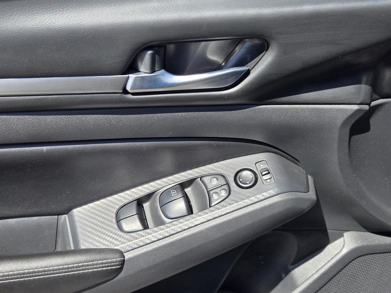 Used 2022 Nissan Altima 2.5 SV Sedan