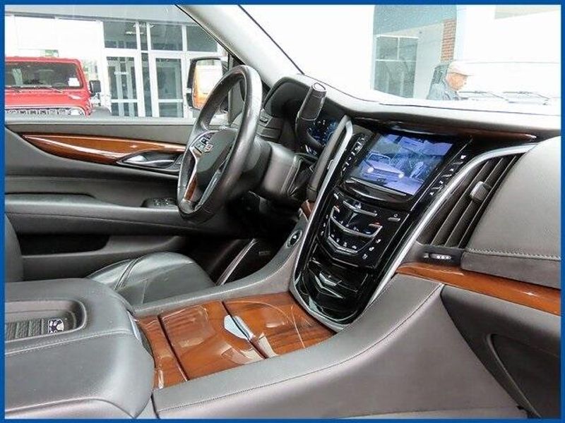 2020 Cadillac Escalade Premium LuxuryImage 8