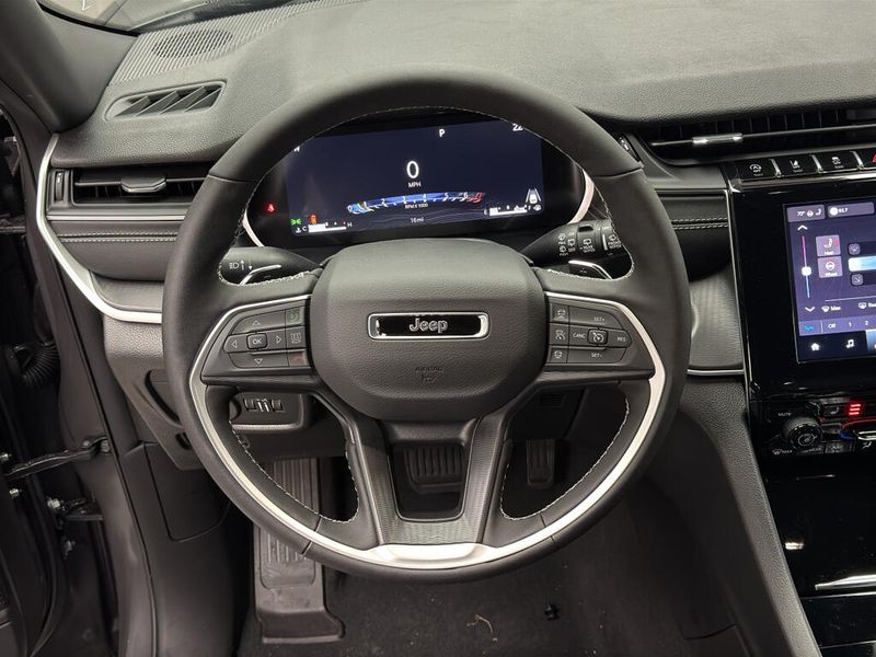 New 2025 Jeep Grand Cherokee Laredo 4x4Image 10