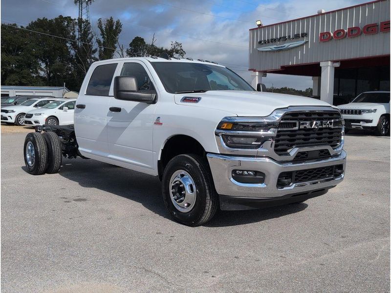 New 2026 RAM 3500 Tradesman Crew Cab Chassis 4x4 60