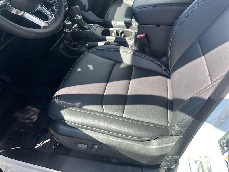 2025 Jeep Wrangler 4-door SaharaImage 18