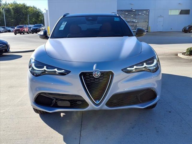 2024 Alfa Romeo Stelvio TiImage 4