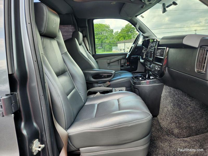 2017 GMC Savana 2500 Image 37