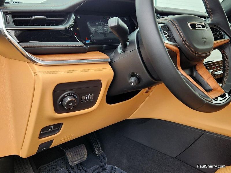 New 2025 Jeep Grand Cherokee L Summit Reserve 4x4Image 27