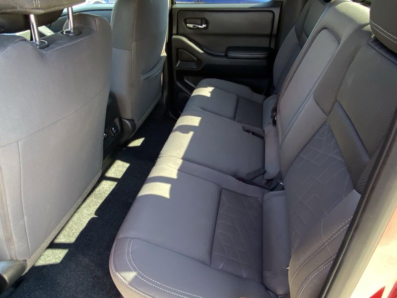 Used 2025 Nissan Frontier SVImage 13