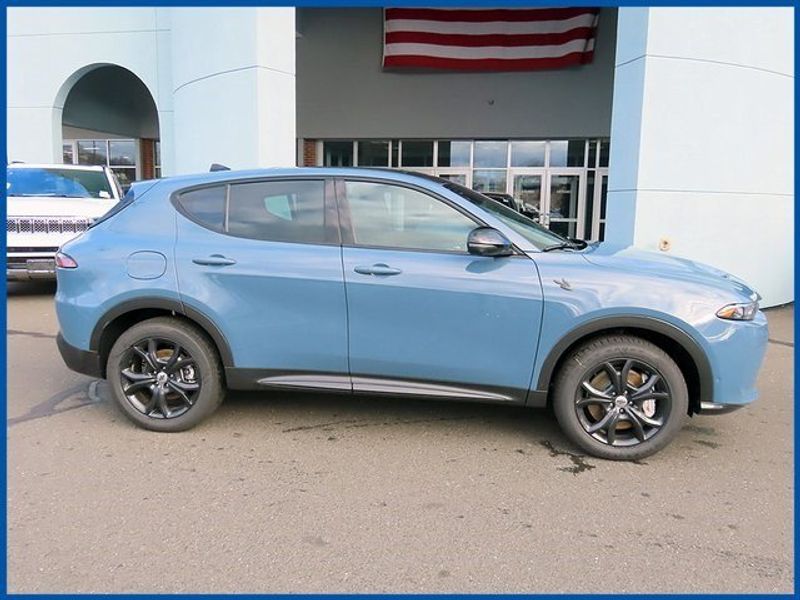 2024 Dodge Hornet R/T Plus in a Blue Steele exterior color and Blackinterior. Papas Jeep Ram In New Britain, CT 860-356-0523 papasjeepram.com 