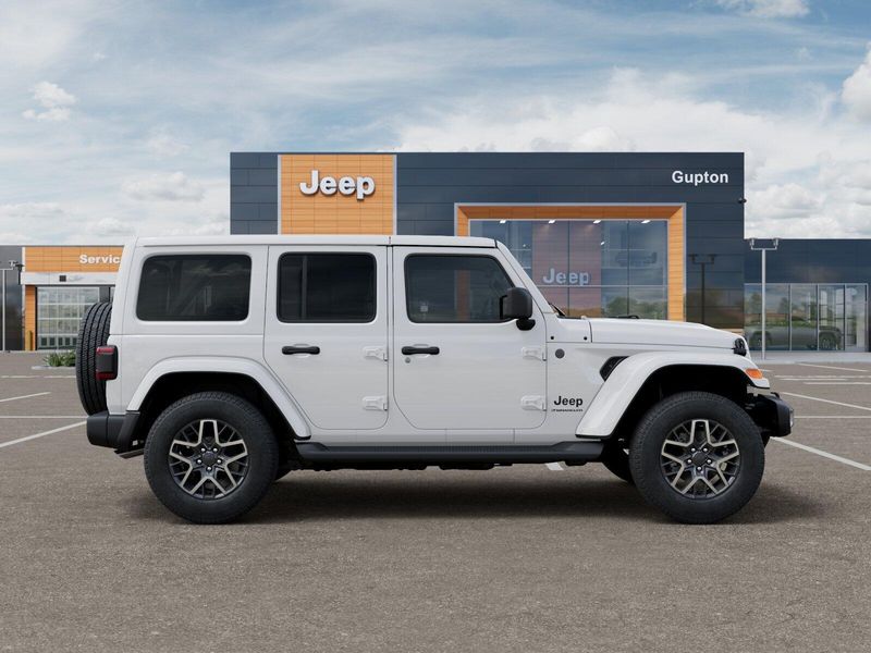 New 2026 Jeep Wrangler 4-door SaharaImage 21