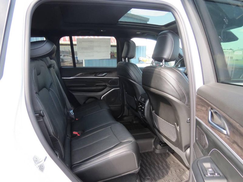 New 2026 Jeep Grand Cherokee Limited Reserve 4x4Image 21