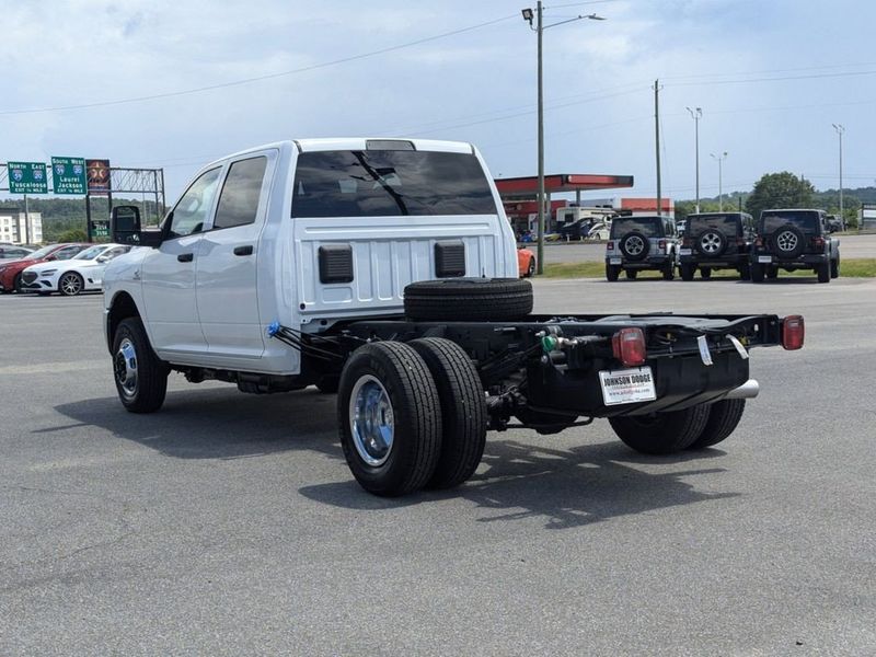 2024 RAM 3500 Tradesman Crew Cab Chassis 4x2 60