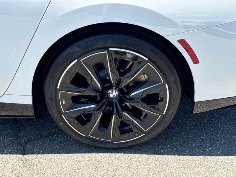 New 2026 BMW 7 Series 750e xDriveImage 14