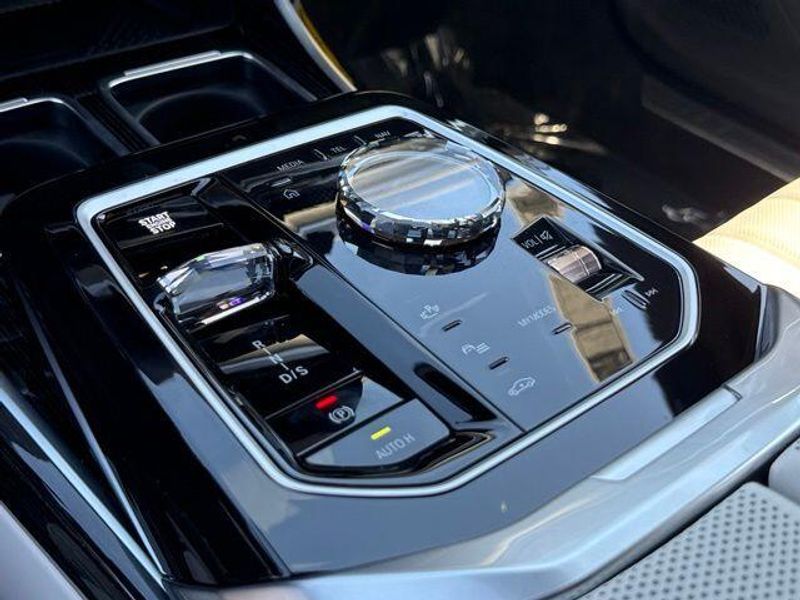 New 2026 BMW 7 Series 750e xDriveImage 22