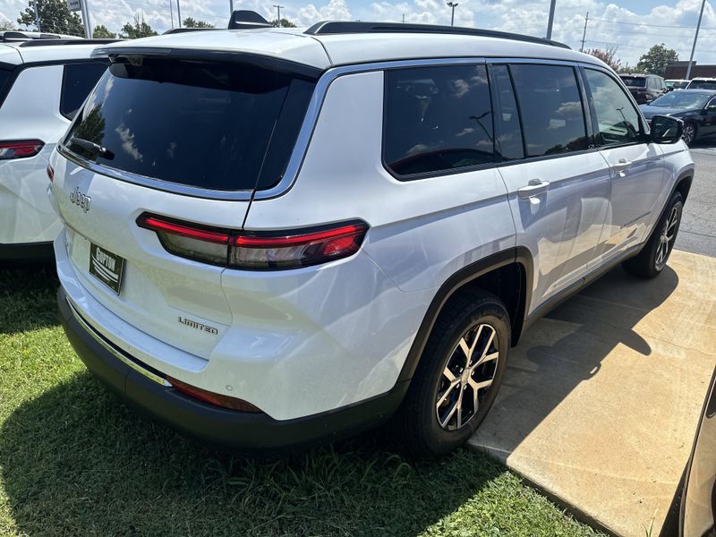 New 2025 Jeep Grand Cherokee L Limited 4x4Image 7