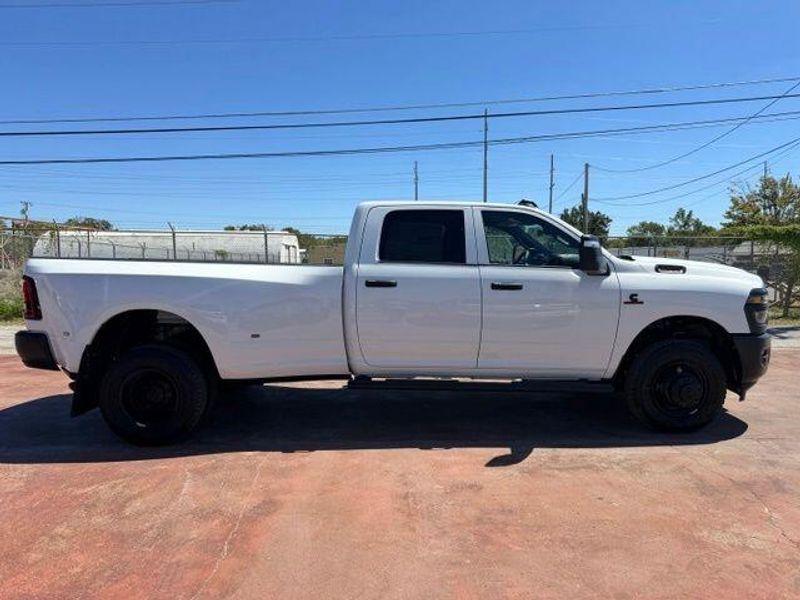 New 2027 RAM 3500 TradesmanImage 4