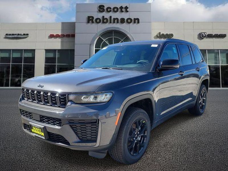 New 2026 Jeep Grand Cherokee Laredo Altitude 4x4