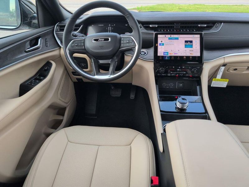2025 Jeep Grand Cherokee Limited 4x2Image 34