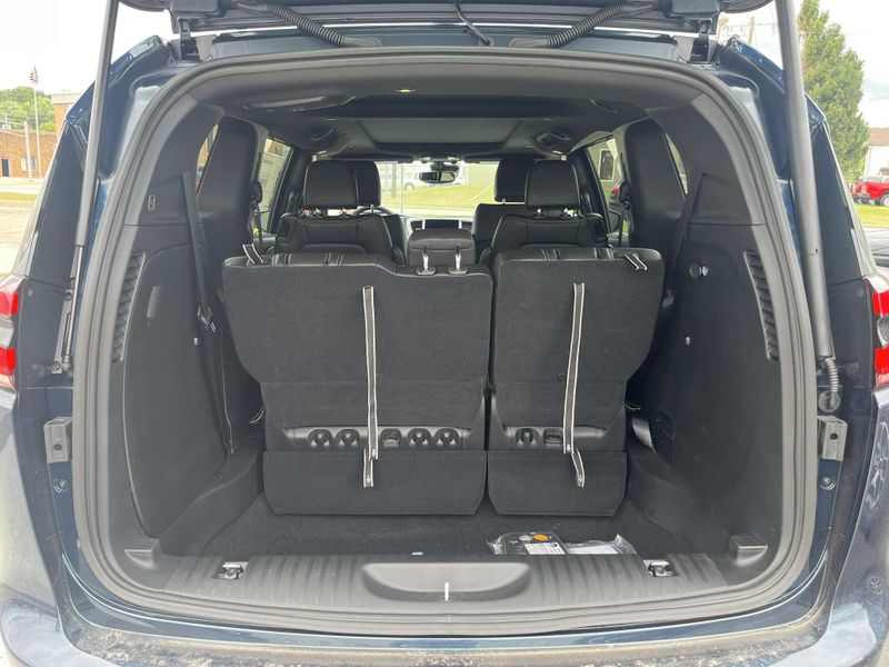 New 2025 Chrysler Pacifica SelectImage 9