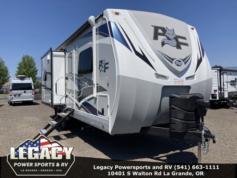2023 ARCTIC FOX 28F  in a WINDSWEPT SERENITY exterior color. Legacy Powersports 541-663-1111 legacypowersports.net 
