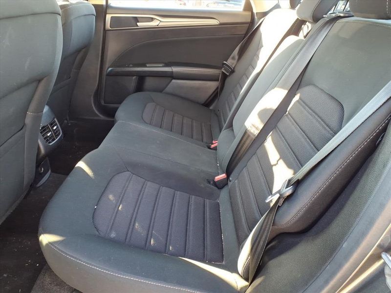 Used 2019 Ford Fusion SEImage 12