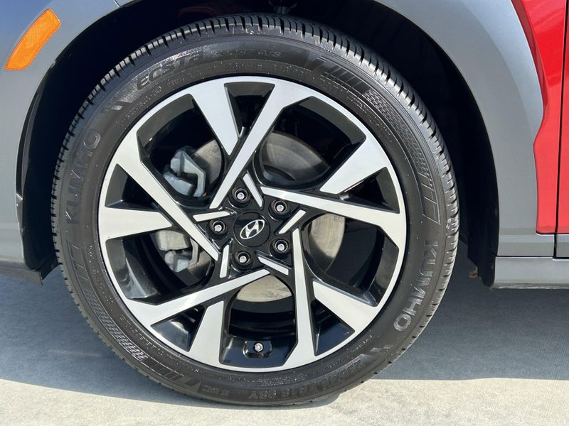 Used 2022 Hyundai Kona LimitedImage 7