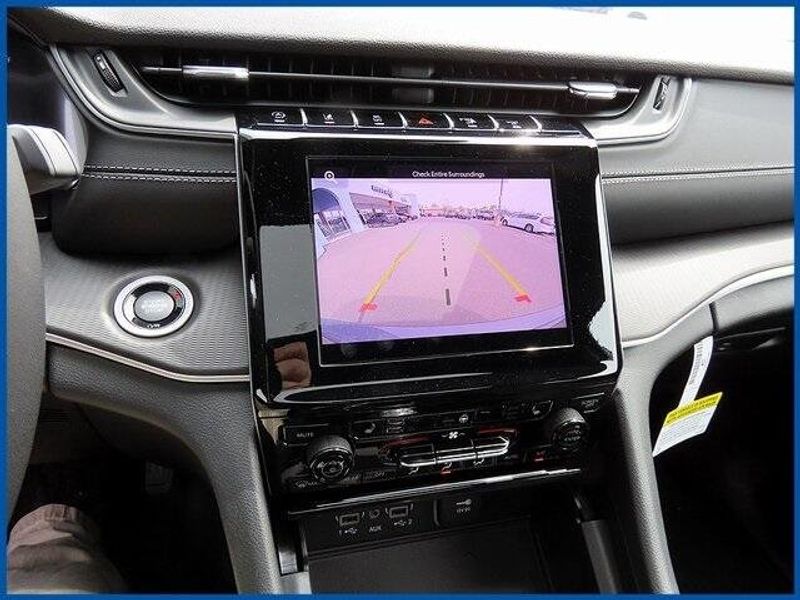 2025 Jeep Grand Cherokee Altitude XImage 18