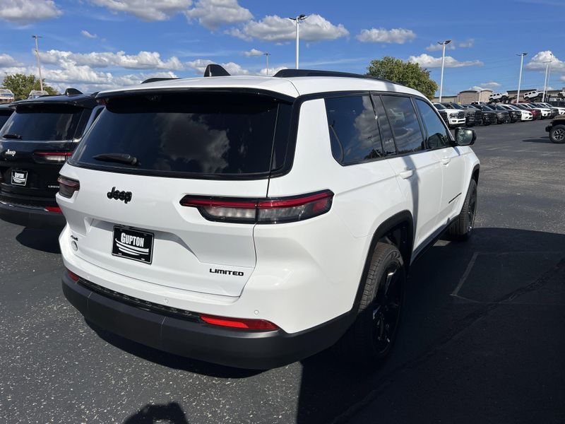 New 2025 Jeep Grand Cherokee L Limited 4x4Image 7