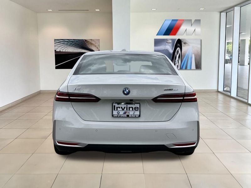 2025 BMW i5 eDrive40Image 7
