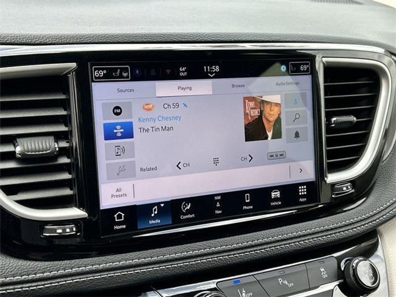 New 2024 Chrysler Pacifica Plug-in Hybrid SelectImage 19