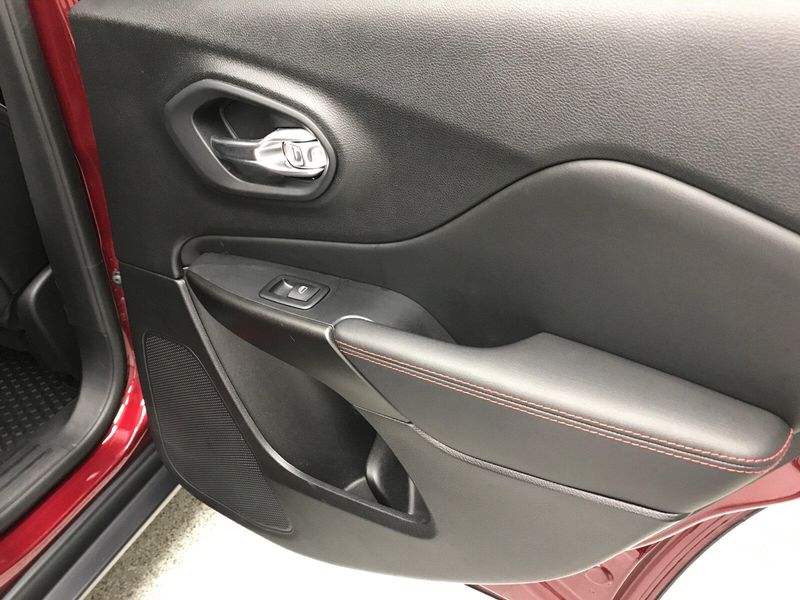 Used 2021 Jeep Cherokee TrailhawkImage 19