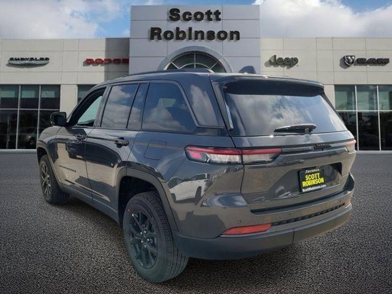 New 2026 Jeep Grand Cherokee Laredo