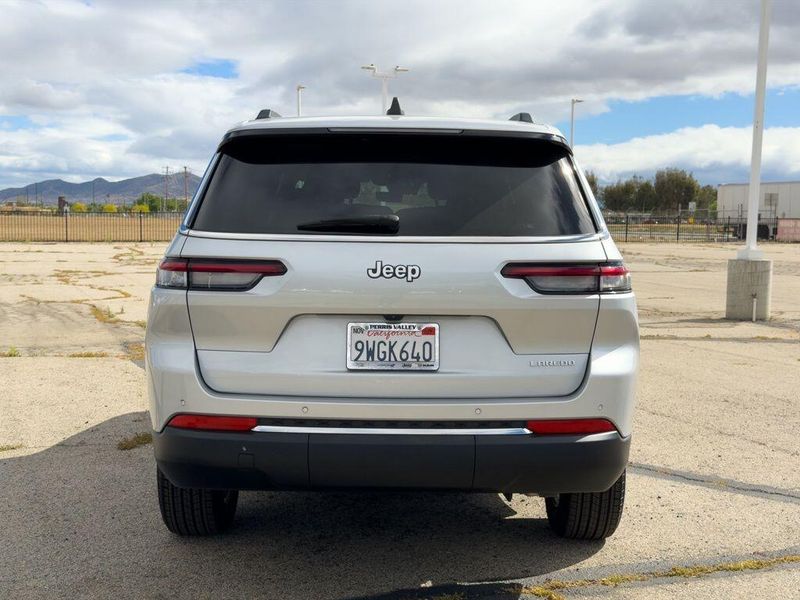 Used 2025 Jeep Grand Cherokee L LaredoImage 5