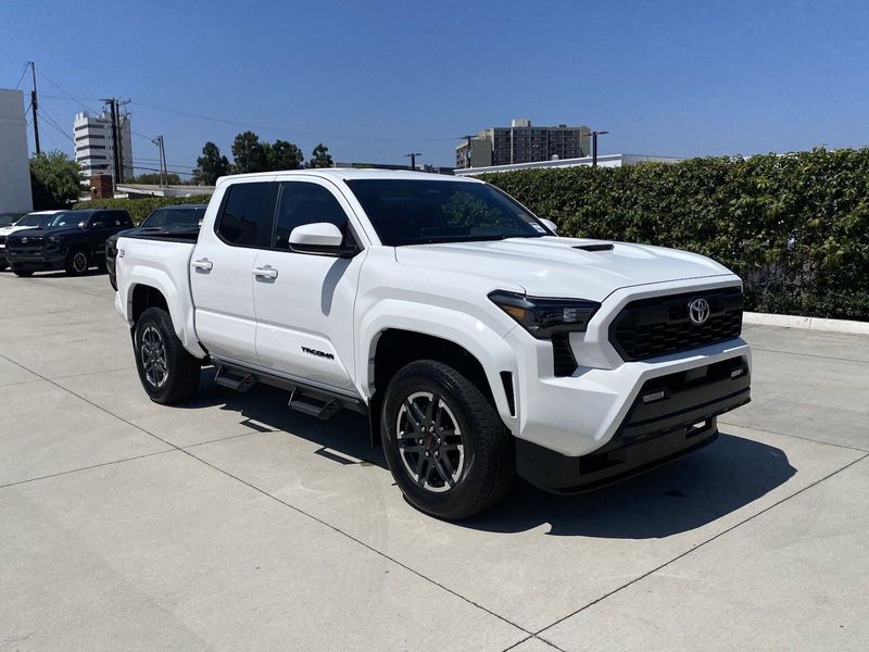 2024 Toyota Tacoma TRD SportImage 2