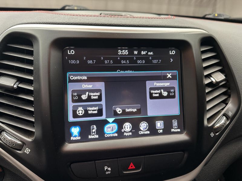 Used 2018 Jeep Cherokee TrailhawkImage 16