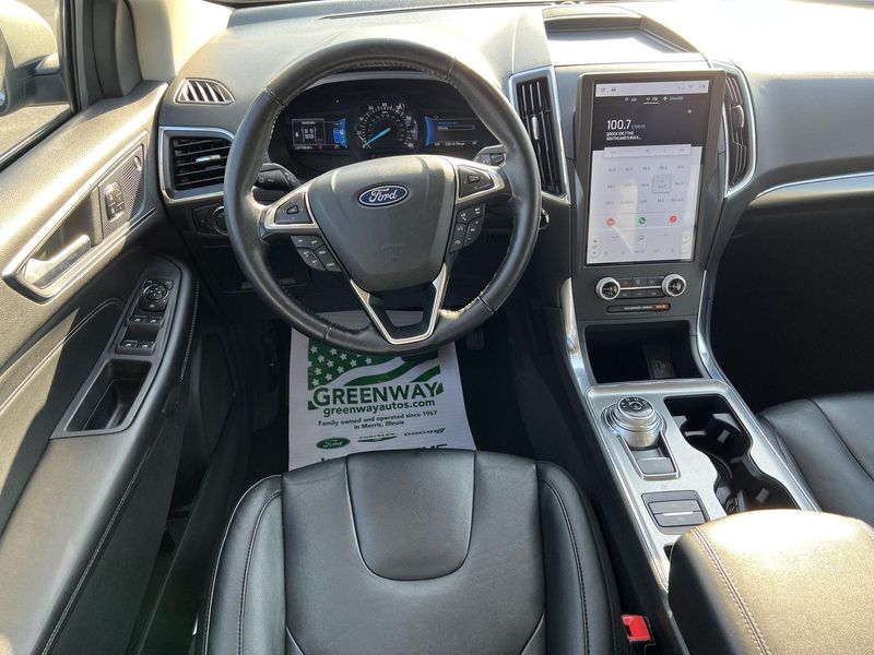 2022 Ford Edge Titanium photo 22