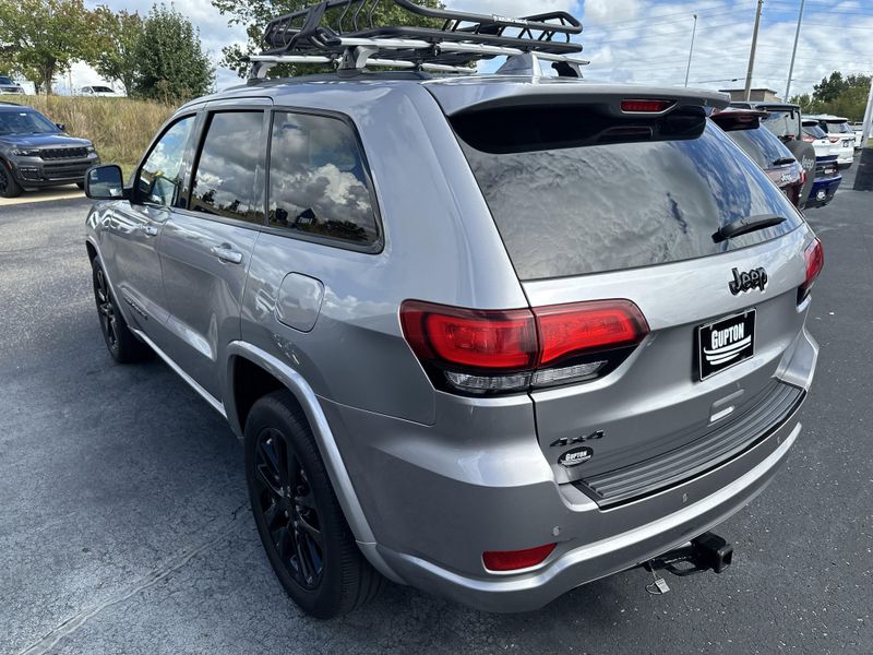 2018 Jeep Grand Cherokee Altitude photo 9