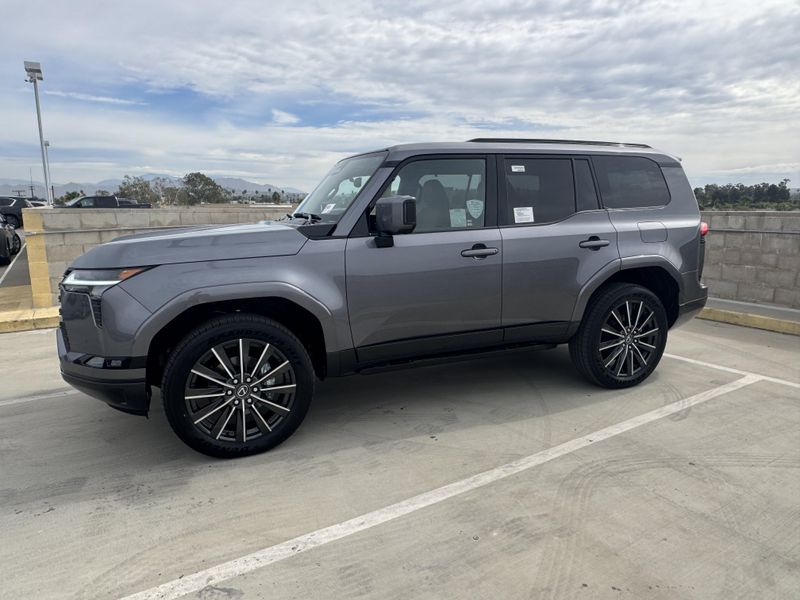 New 2026 Lexus GX 550 OvertrailImage 5