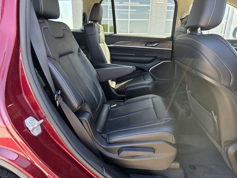 Used 2022 Jeep Grand Cherokee L LimitedImage 16