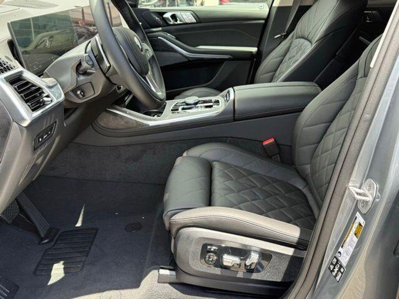 New 2027 BMW X7 xDrive40iImage 17