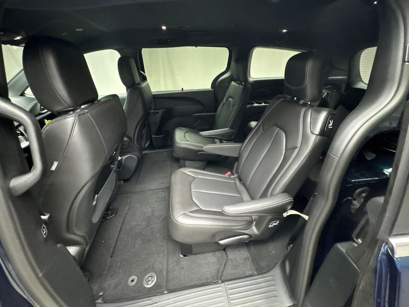 2025 Chrysler Pacifica SelectImage 17