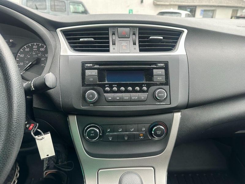 2015 Nissan Sentra SImage 5