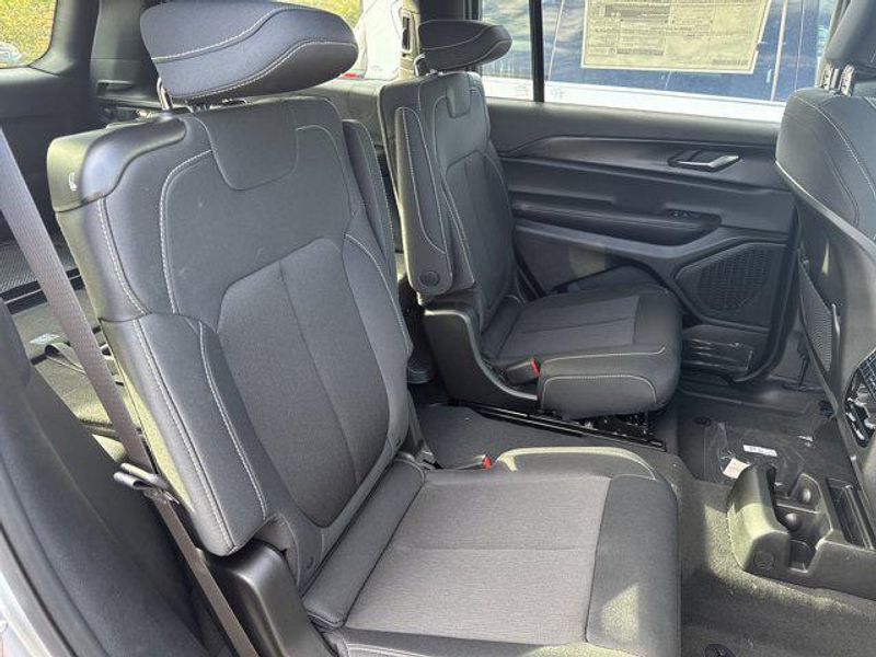 New 2025 Jeep Grand Cherokee L Laredo X 4x4Image 22