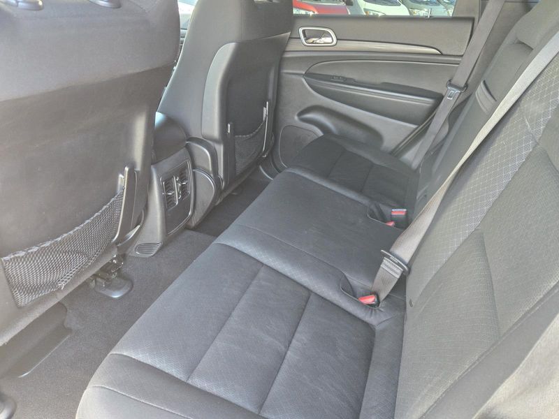 Used 2021 Jeep Grand Cherokee Laredo E 4x2