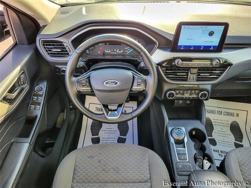 2022 Ford Escape SE photo 8