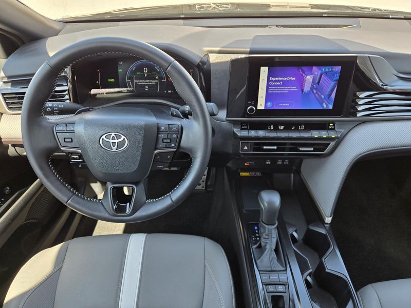 Used 2025 Toyota Camry SE (Natl)