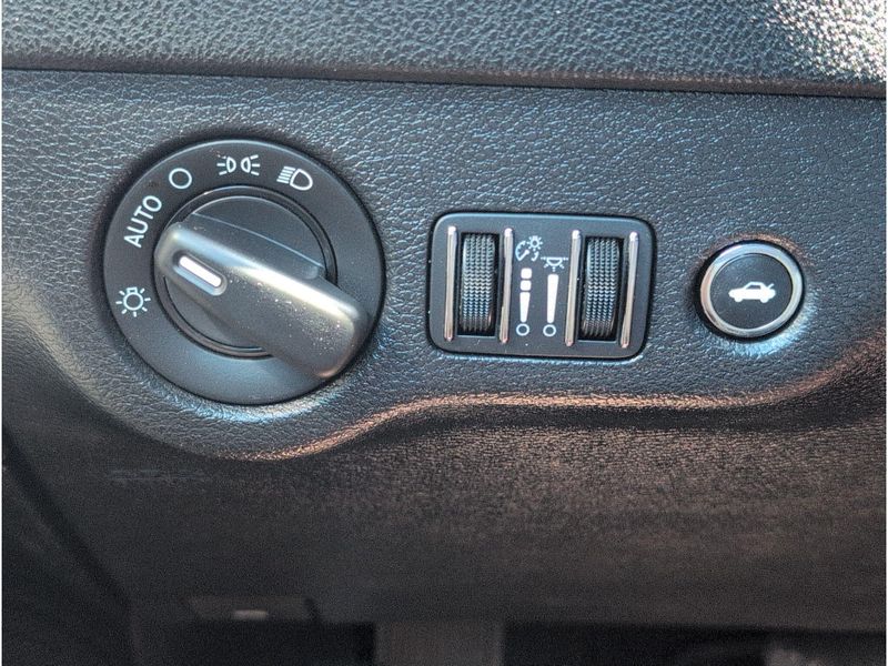 Used 2022 Dodge Charger SXTImage 25