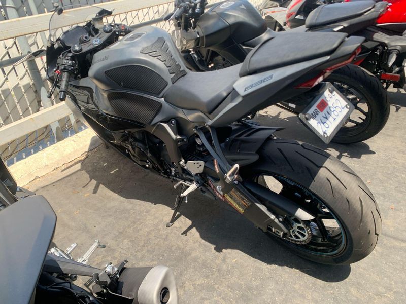 Used 2025 Kawasaki NINJA ZX-6R ABS Image 2