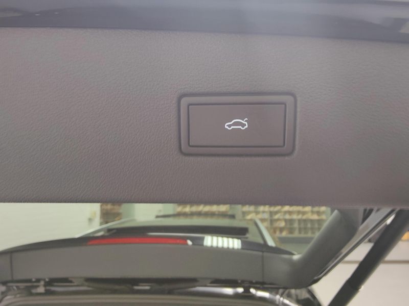 Used 2024 Volkswagen Tiguan AWD SEL R-Line w/Sunroof/NavImage 16