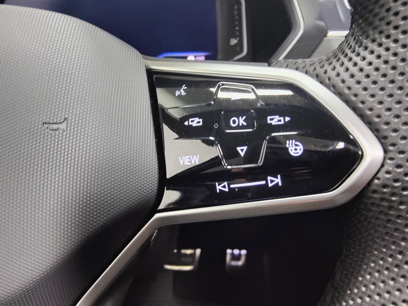 Used 2024 Volkswagen Tiguan AWD SEL R-Line w/Sunroof/NavImage 37