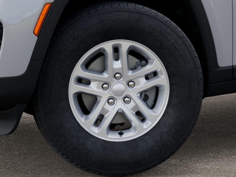 2025 Jeep Grand Cherokee Laredo 4x4