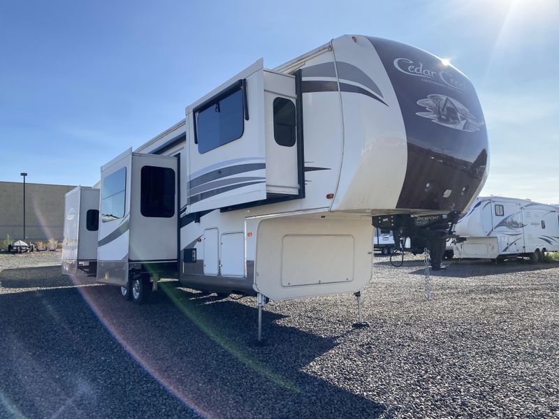 Used 2018 FOREST RIVER CEDAR CREEK 38 FLX Image 1