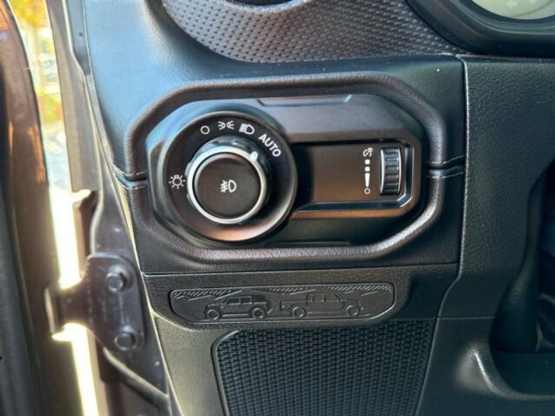 2024 Jeep Wrangler Rubicon photo 11